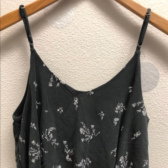 Cute Flowy Top - Picture 2 of 3